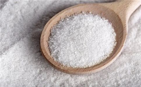 把粗盐炒一炒  逼出体内寒湿